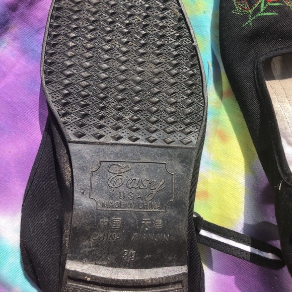 Embroidered Floral Ballet Flats - Picture 4 of 4